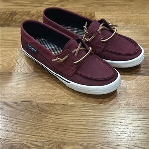 Sperry women’s burgandy  Casual Shoes size 8 worn once